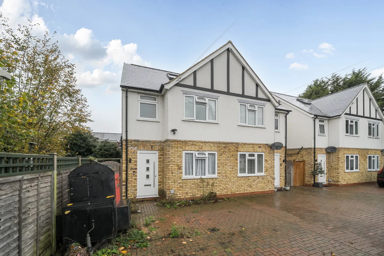 Yew Avenue, Yiewsley, UB7, photo 16