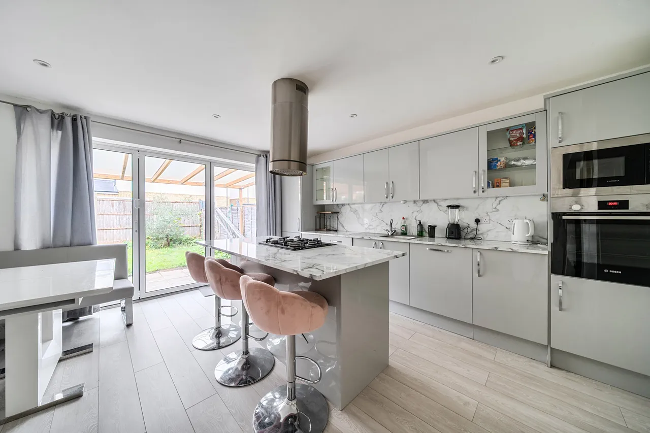 3 bed house for sale, Yew Avenue, Yiewsley, UB7