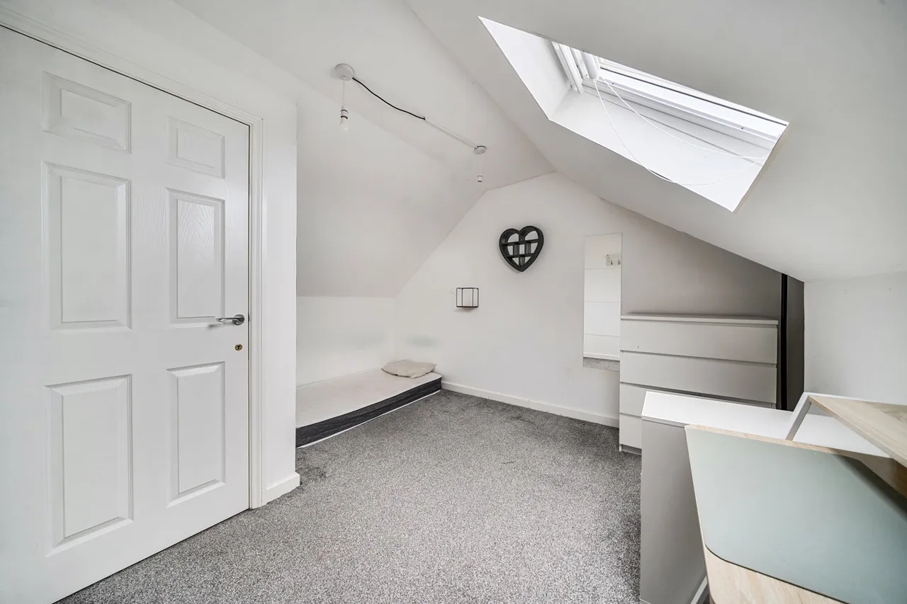 Yew Avenue, Yiewsley, UB7, photo 12