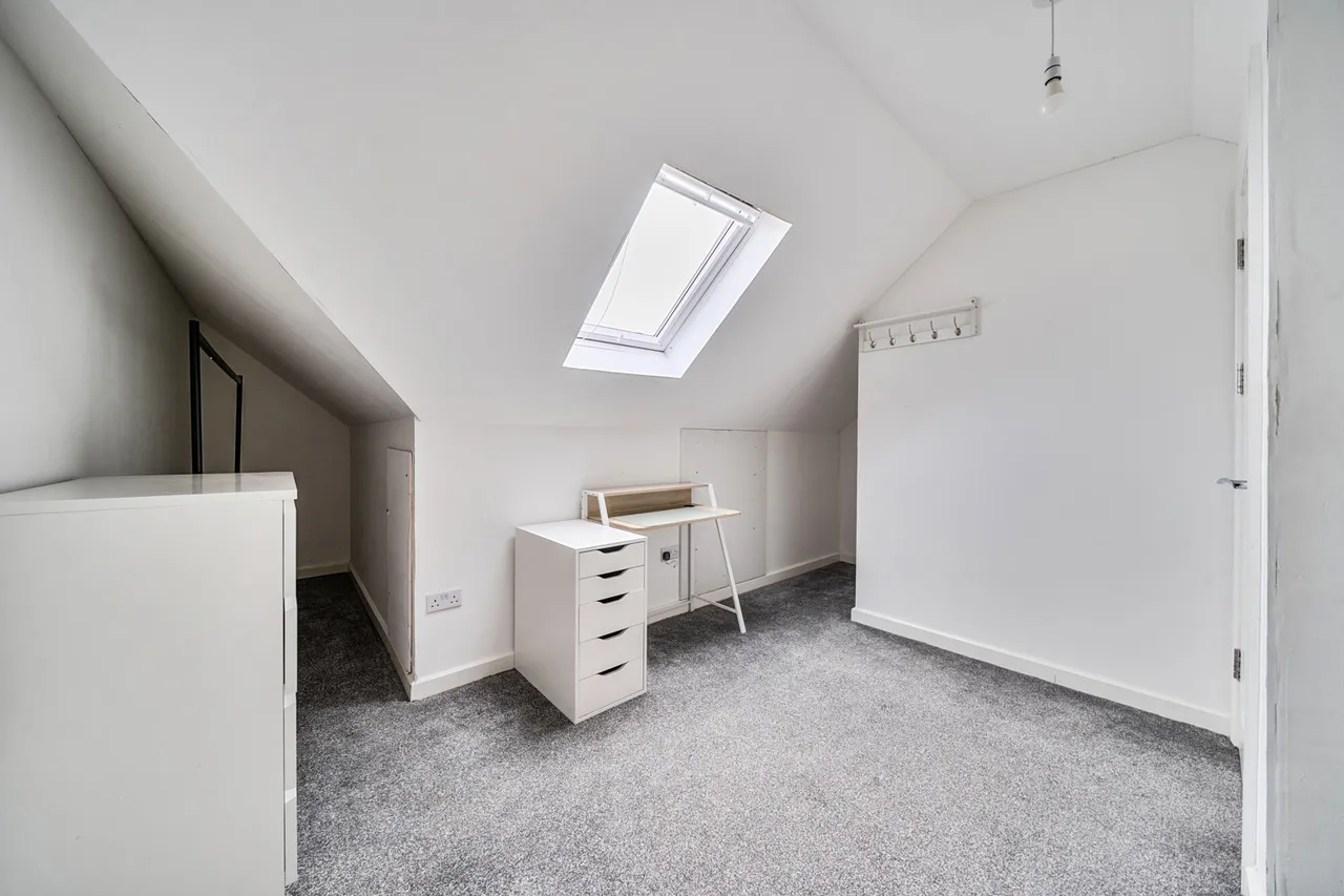 Yew Avenue, Yiewsley, UB7, photo 15