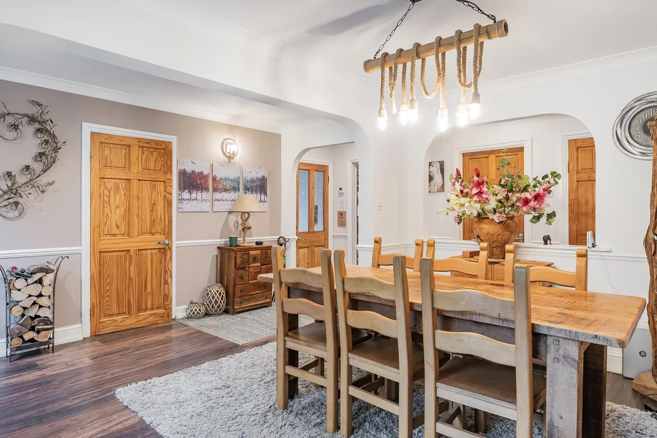 Mogador, Lower Kingswood, KT20, photo 5