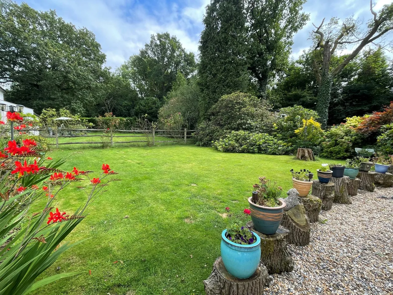 Mogador, Lower Kingswood, KT20, photo 21