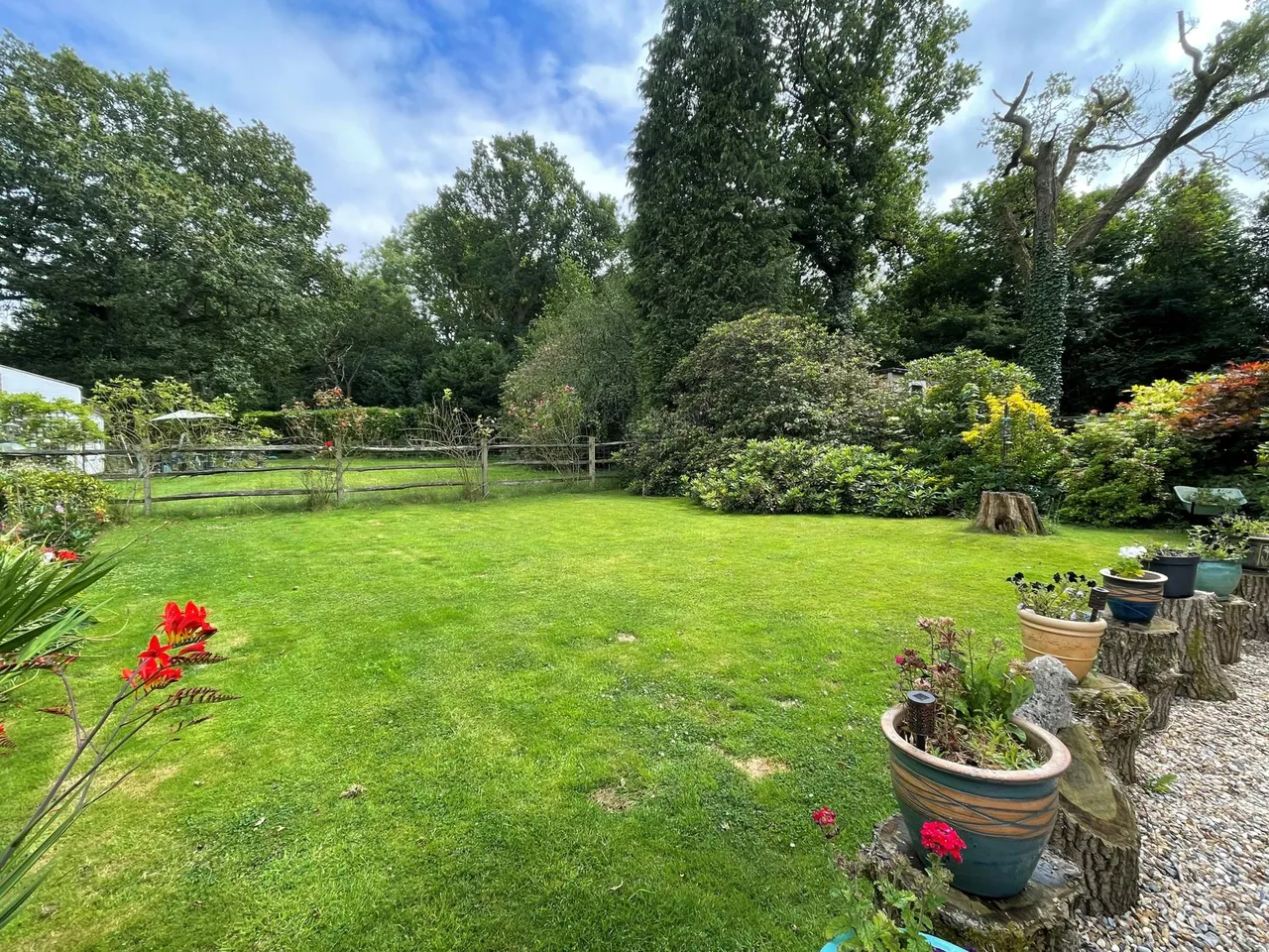 Mogador, Lower Kingswood, KT20, photo 23