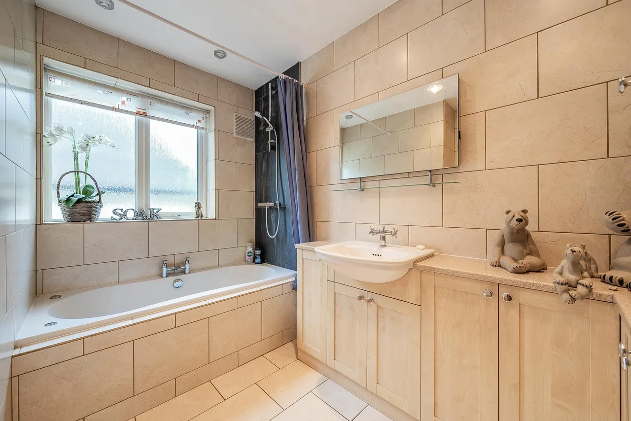 Mogador, Lower Kingswood, KT20, photo 15
