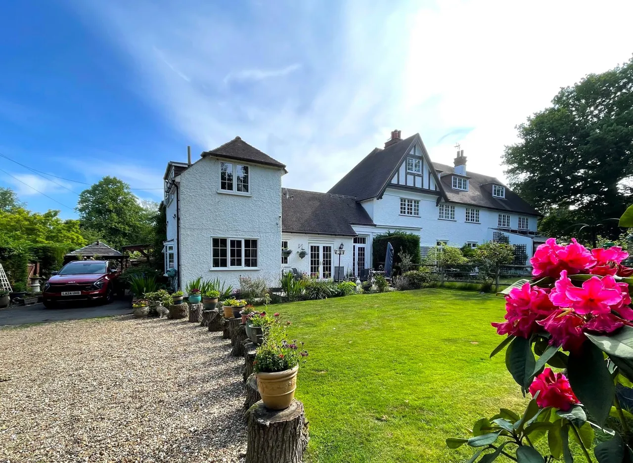 3 bed house for sale, Mogador, Lower Kingswood, KT20