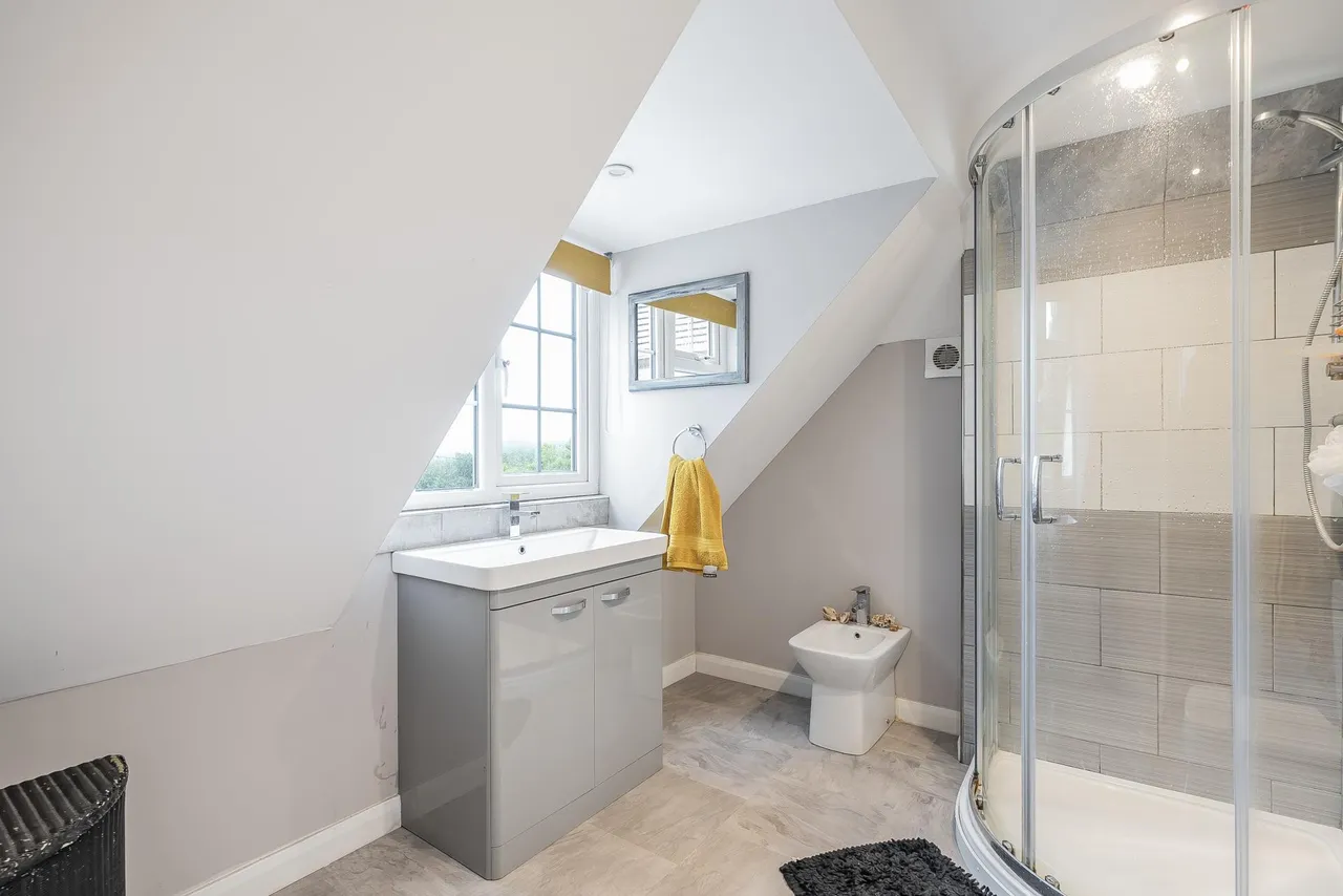 Mogador, Lower Kingswood, KT20, photo 18