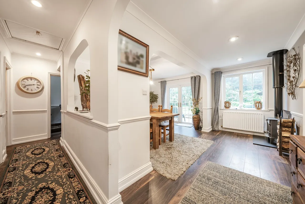 Mogador, Lower Kingswood, KT20, photo 3