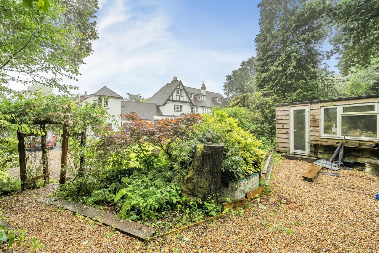Mogador, Lower Kingswood, KT20, photo 22