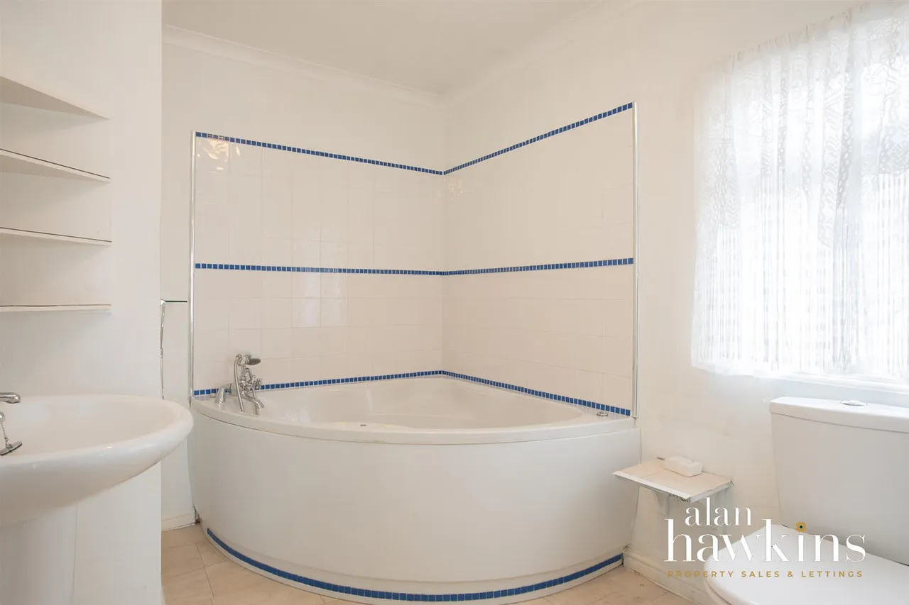 Lillybrook Estate, Lyneham, photo 10
