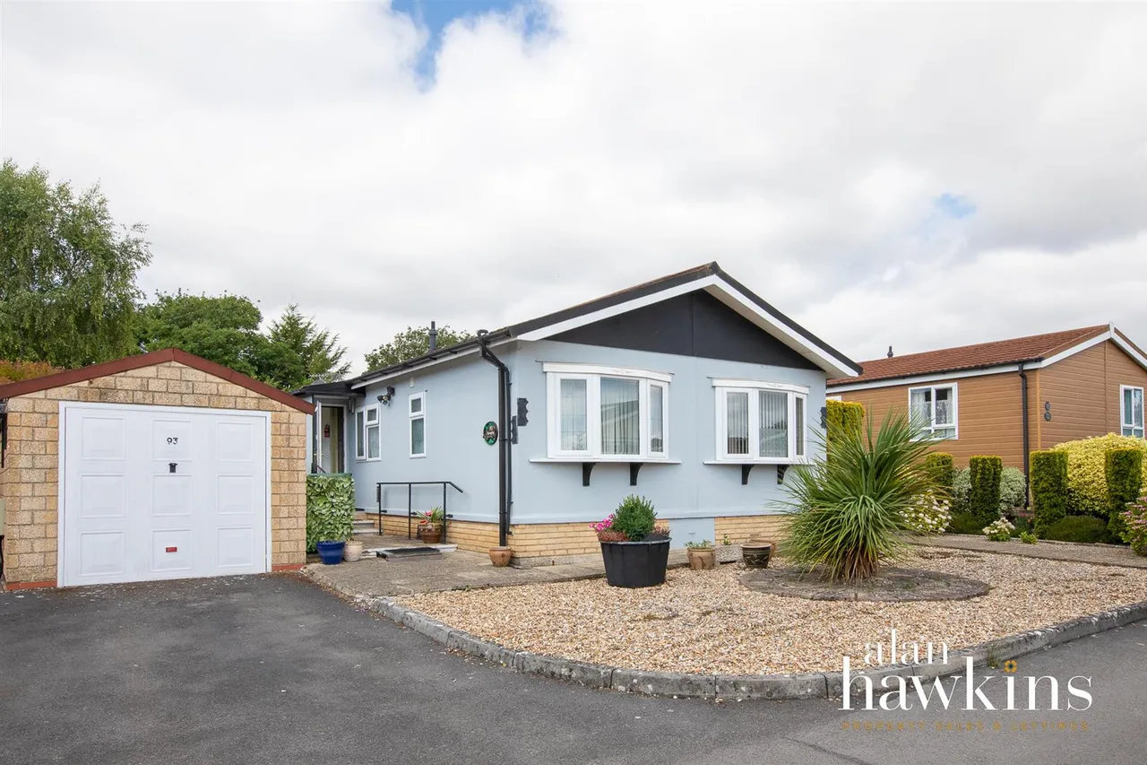 2 bed park home for sale, Lillybrook Estate, Lyneham