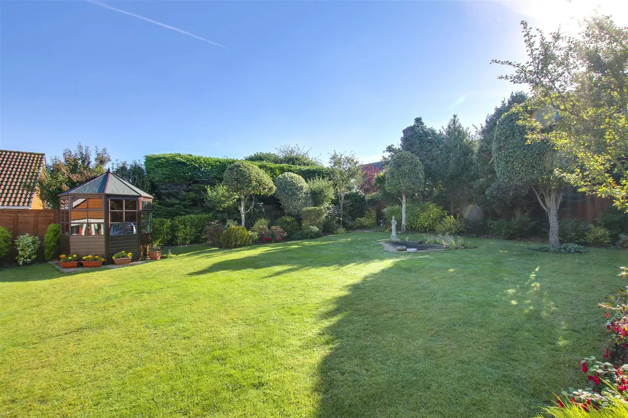 Victor Close, Seaford, photo 4