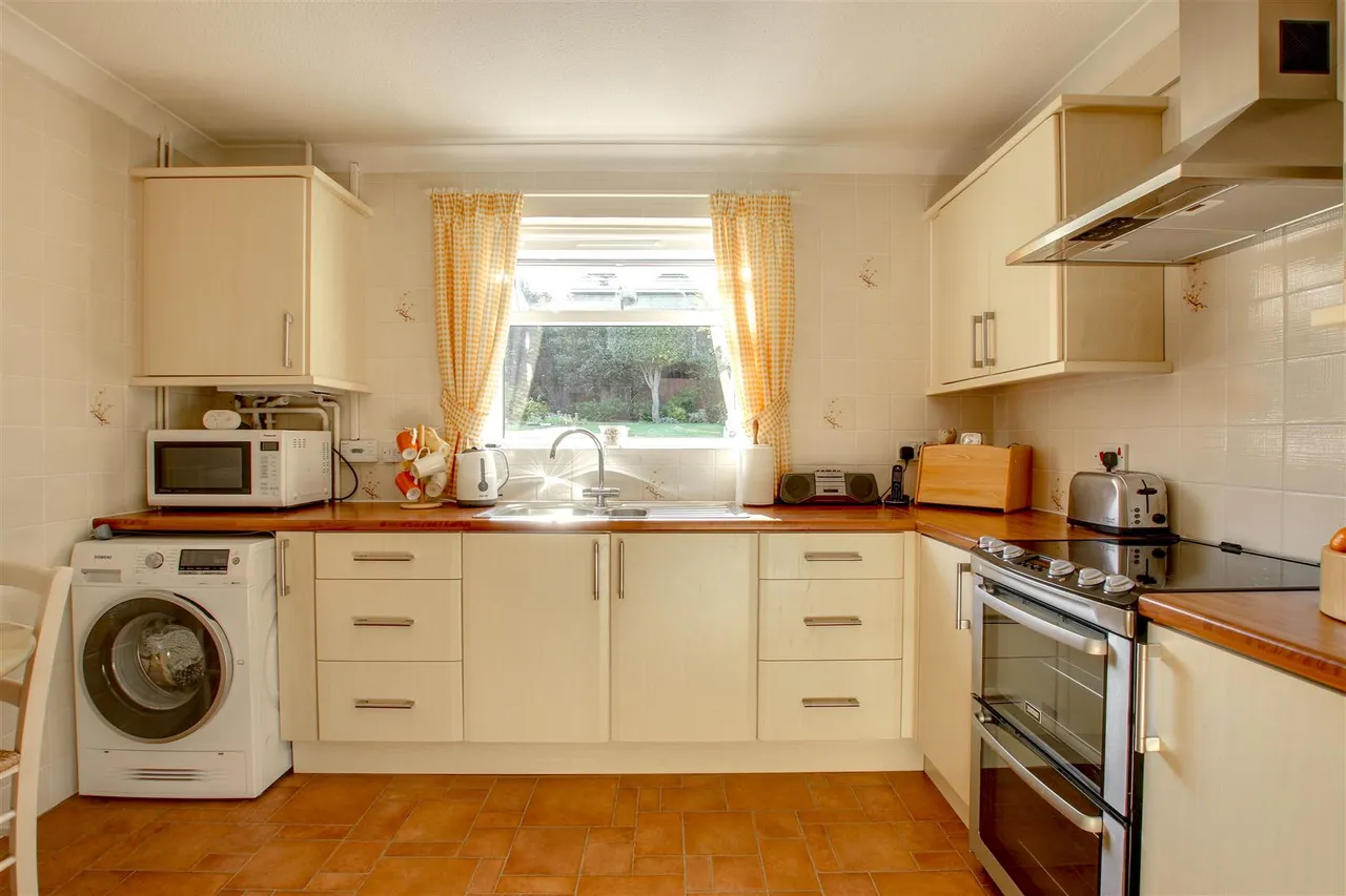 Victor Close, Seaford, photo 10