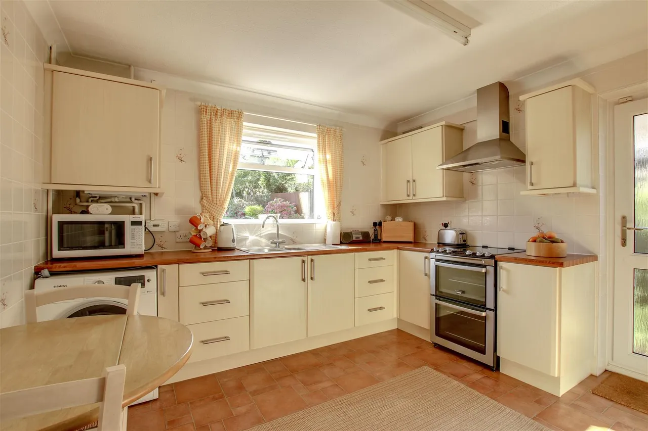 Victor Close, Seaford, photo 3