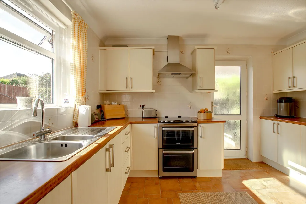 Victor Close, Seaford, photo 7