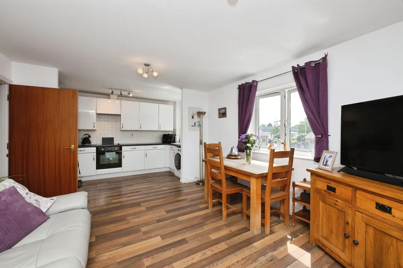 Taverners Way, Hoddesdon, photo 3