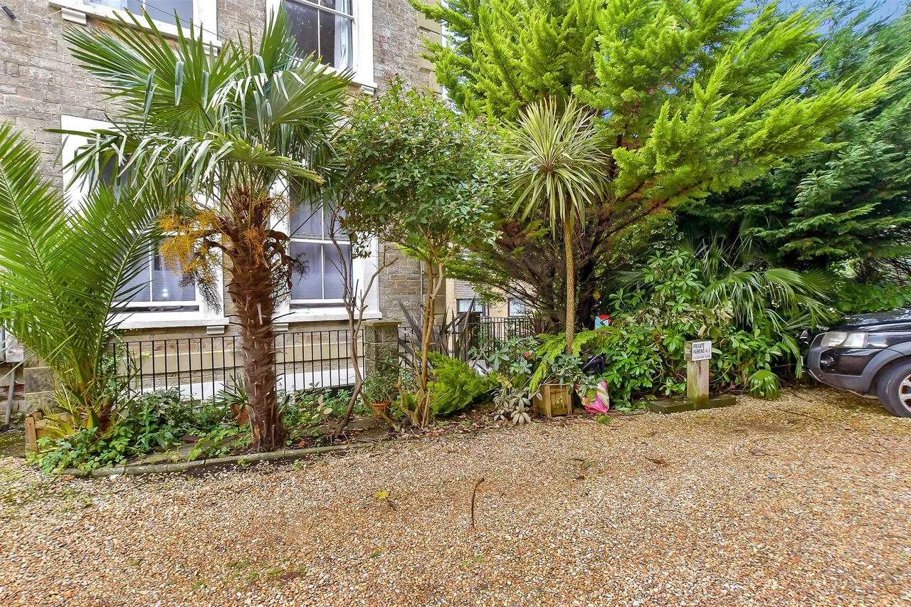 3 bed flat for sale, East Hill Road, Ryde, PO33