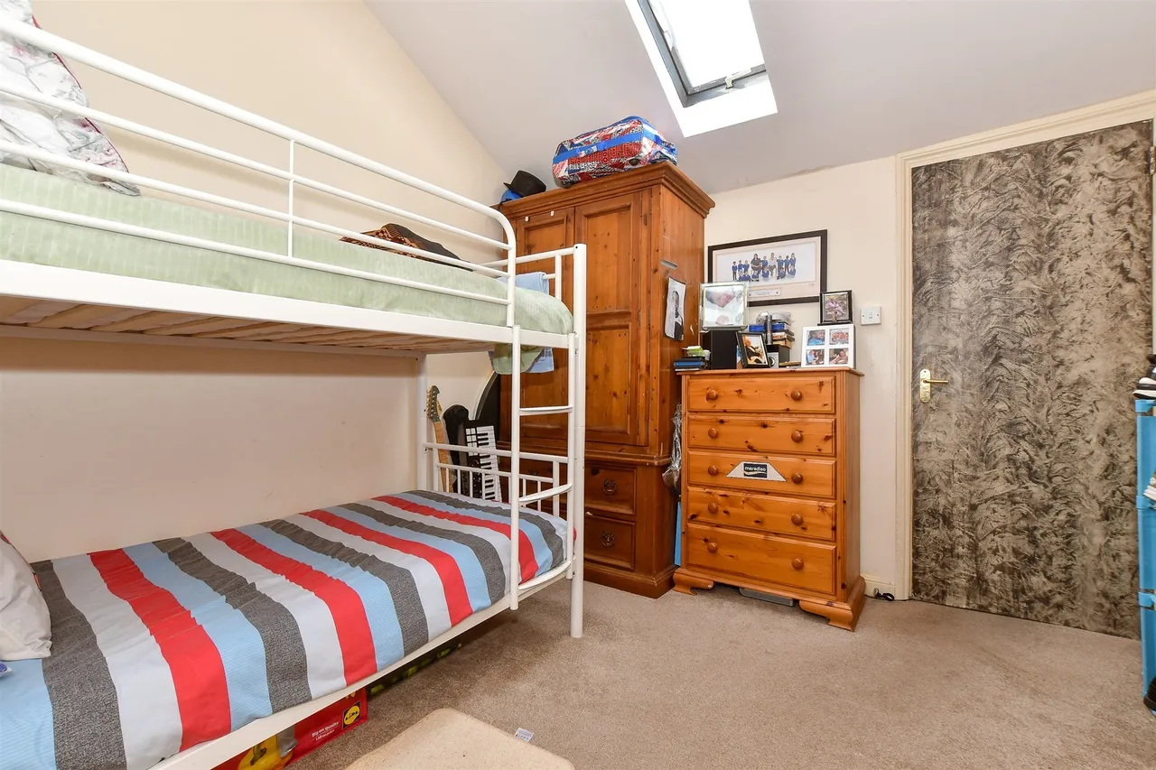 East Hill Road, Ryde, PO33, photo 4