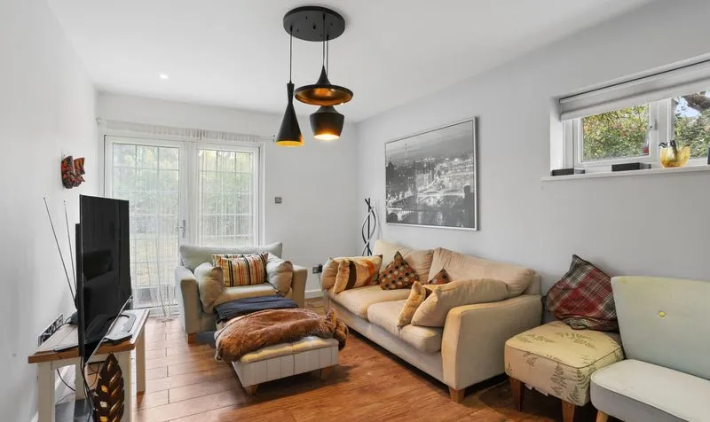 Milburn Walk, Epsom, KT18, photo 11