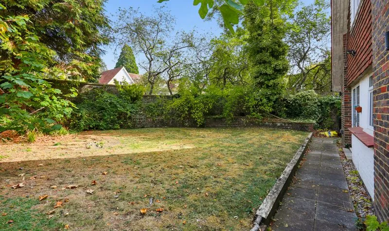 Milburn Walk, Epsom, KT18, photo 29