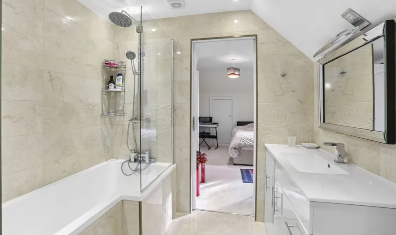 Milburn Walk, Epsom, KT18, photo 27