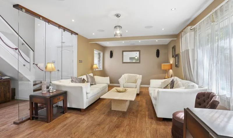 Milburn Walk, Epsom, KT18, photo 10