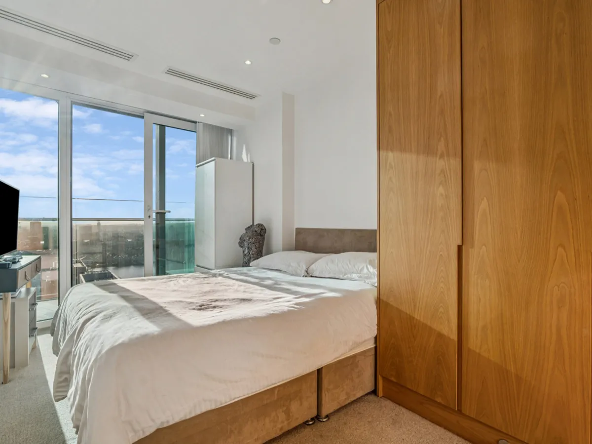 Crossharbour Plaza, London, E14, photo 5