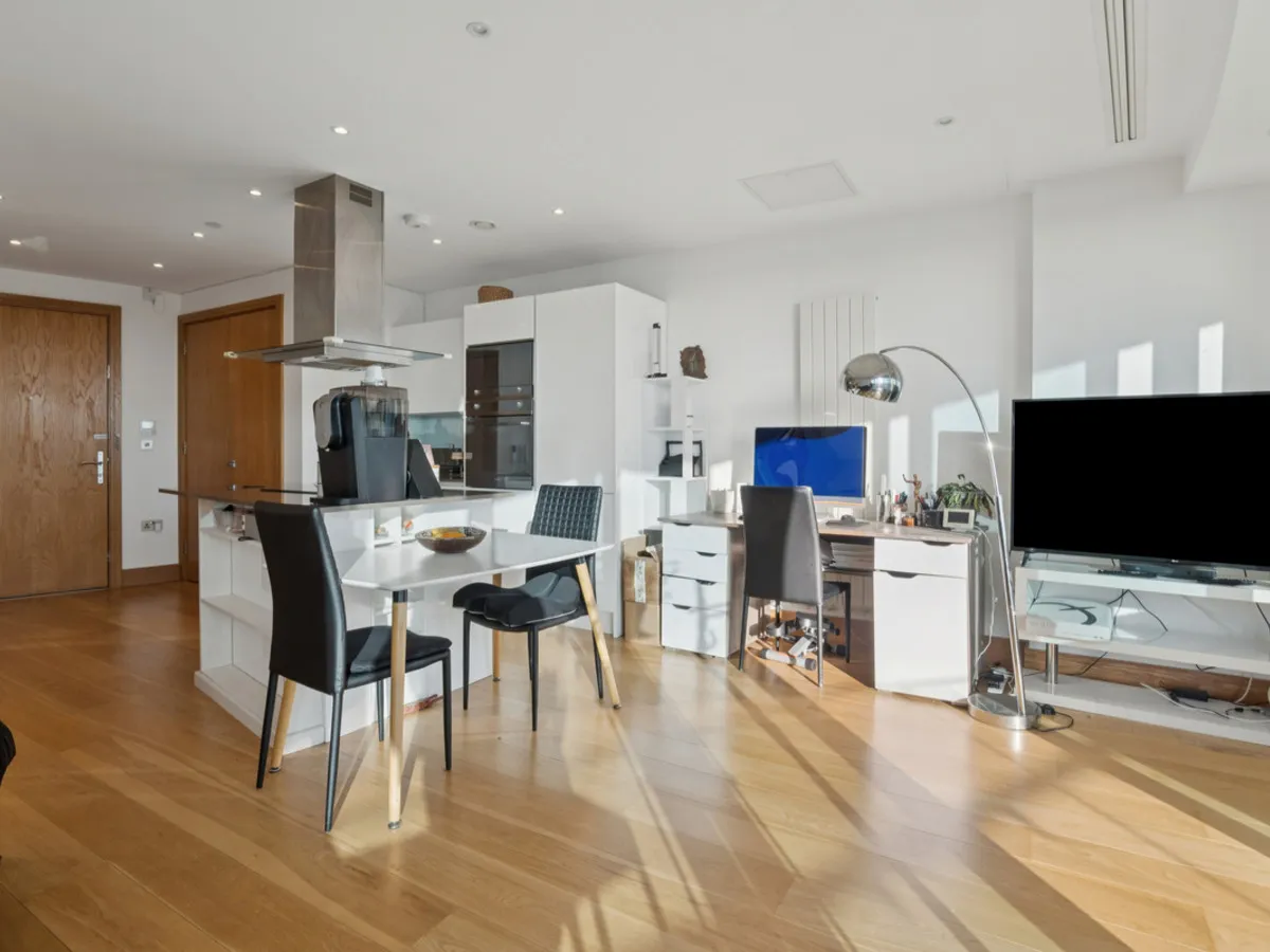 Crossharbour Plaza, London, E14, photo 4