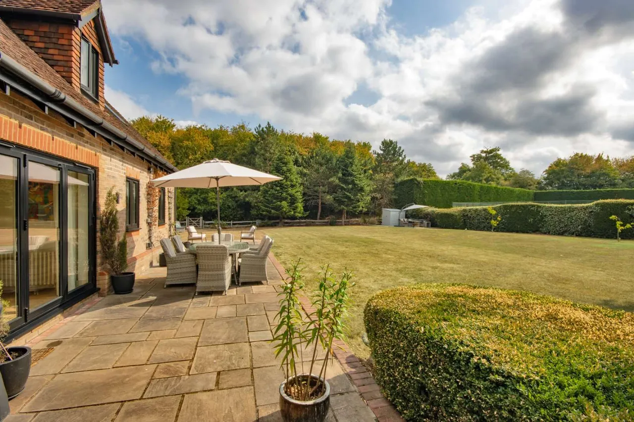 Bourne Place Courtyard, Nizels Lane, Hildenborough, Tonbridge, TN11 8NY, photo 4