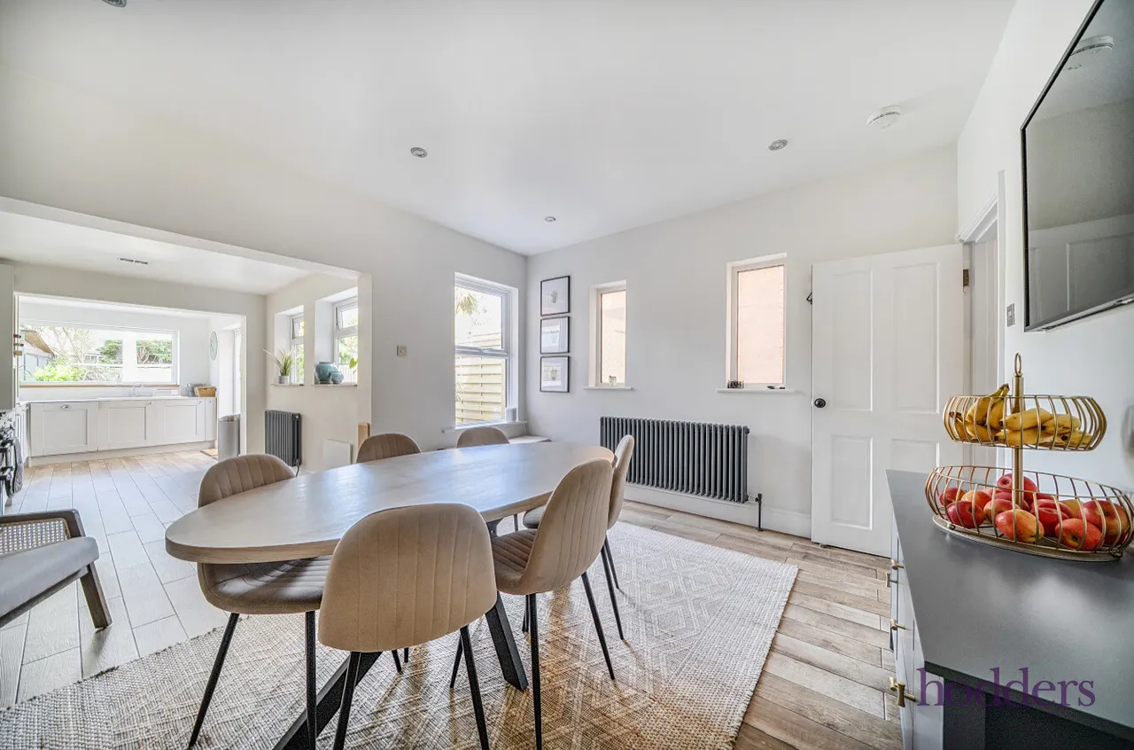 3 bed house for sale, Chertsey Road, Addlestone, KT15