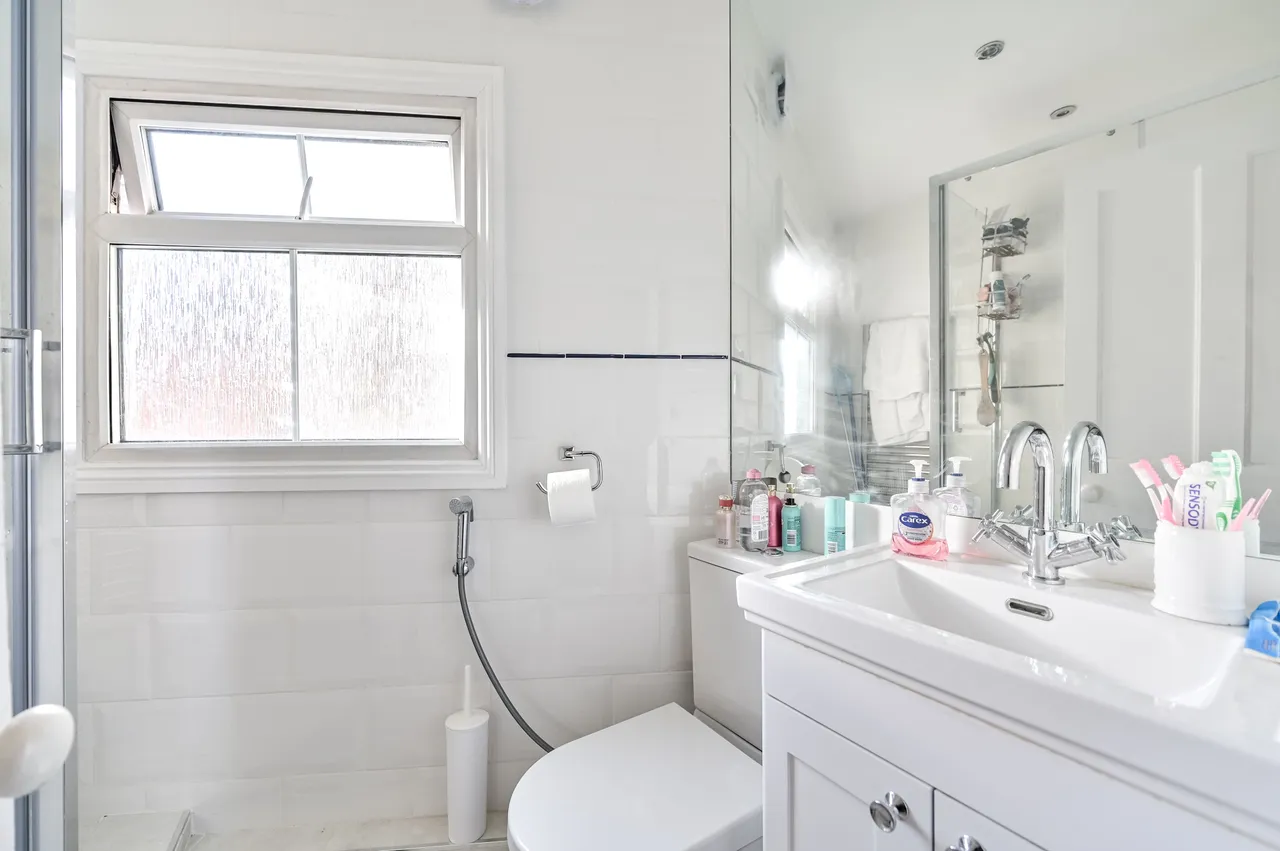 East Molesey, KT8, photo 9