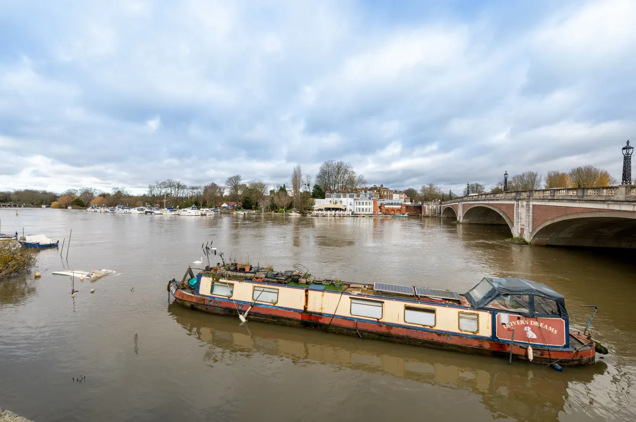 East Molesey, KT8, photo 4