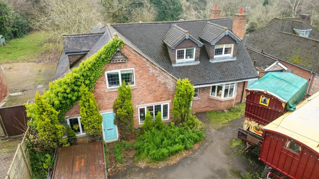 6 bed property for sale — Reduced To Sell-Development Oppurtunity near Kenilworth