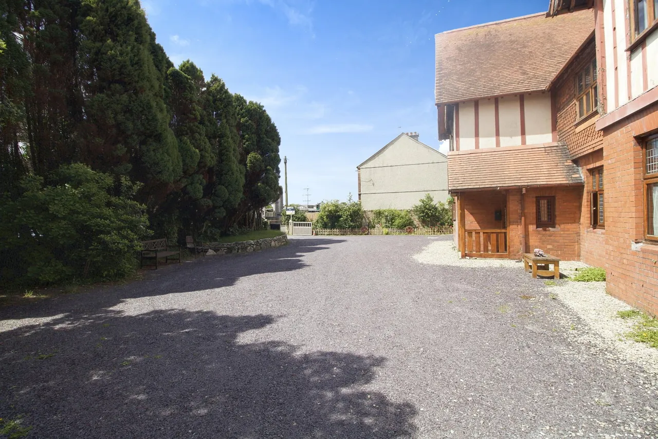 Ffordd Caergybi, Llanfairpwllgwyngyll, LL61, photo 6