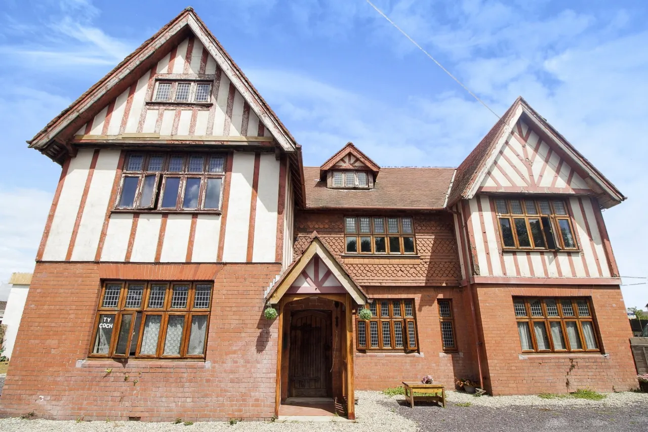 Ffordd Caergybi, Llanfairpwllgwyngyll, LL61, photo 4
