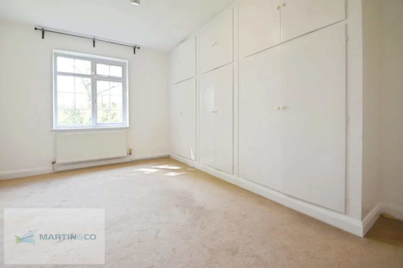 Gainsborough Court, KT12, photo 6