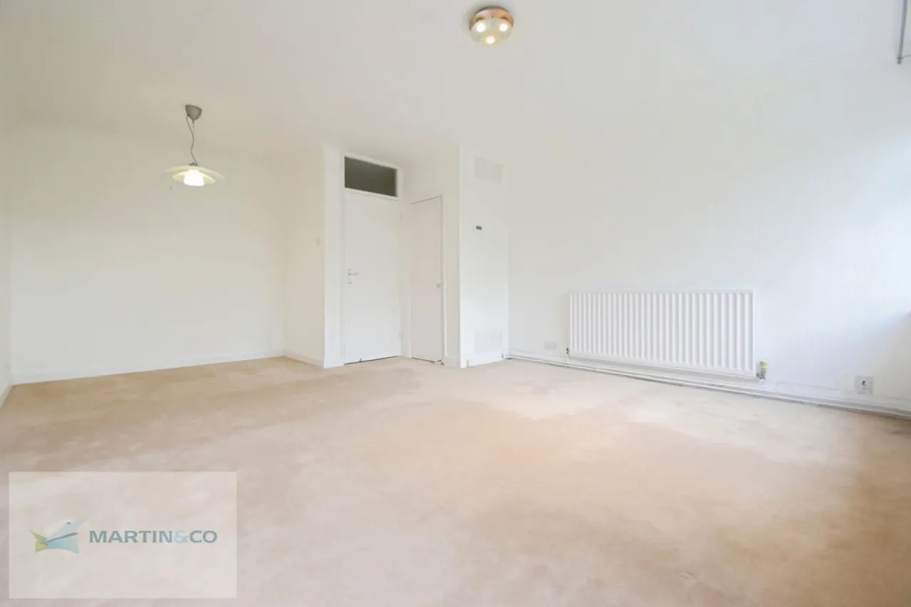 Gainsborough Court, KT12, photo 3