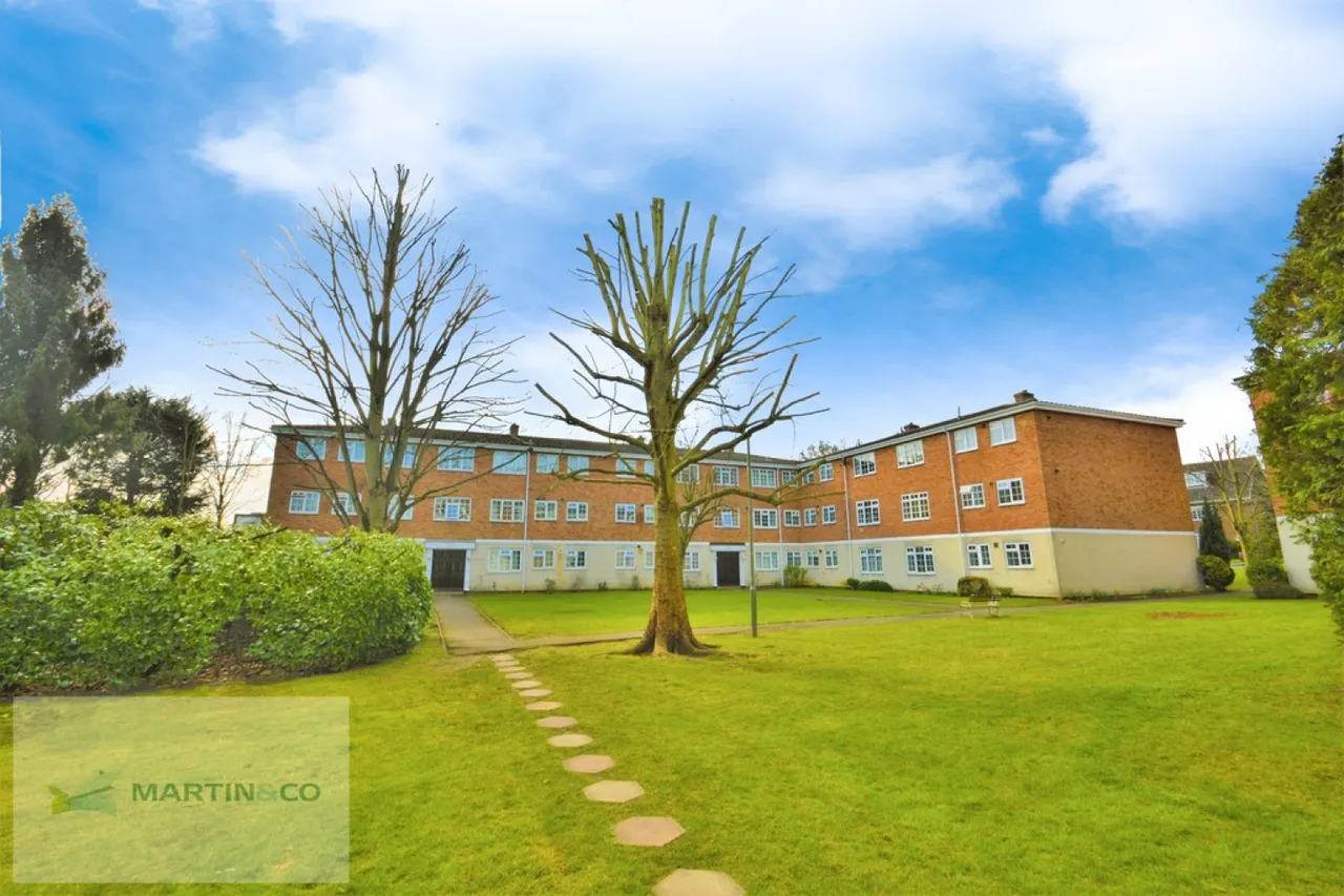 Gainsborough Court, KT12, photo 12