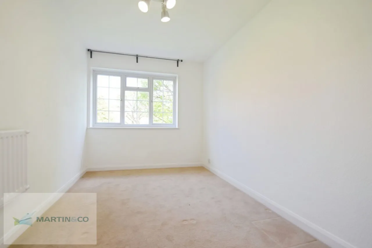 Gainsborough Court, KT12, photo 10
