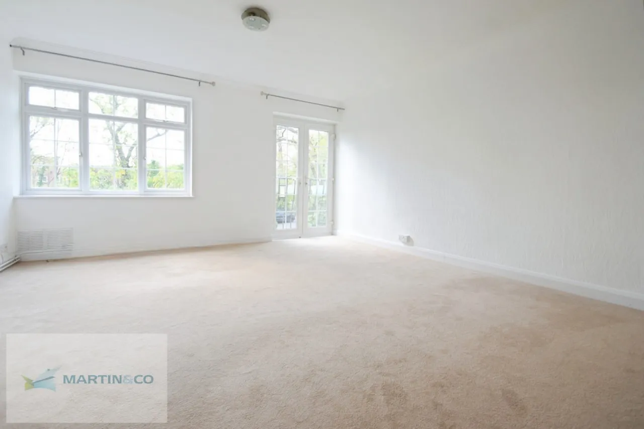 Gainsborough Court, KT12, photo 4