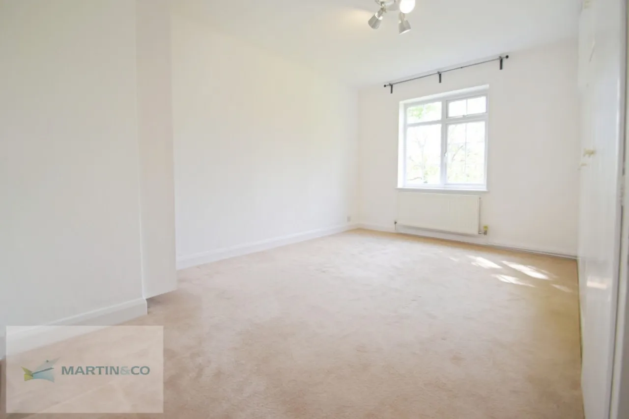Gainsborough Court, KT12, photo 8