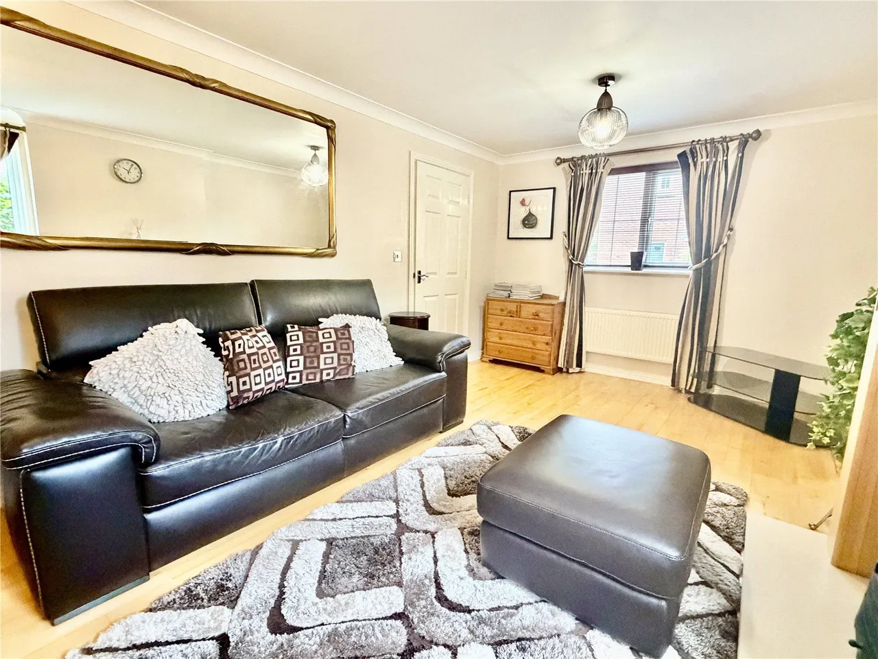 Hornchurch Court, Heywood, OL10, photo 4