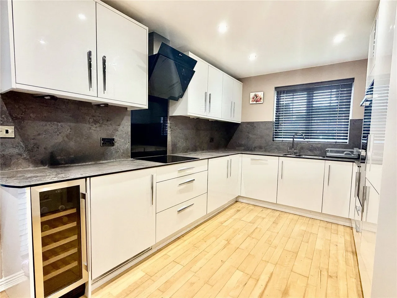 Hornchurch Court, Heywood, OL10, photo 5