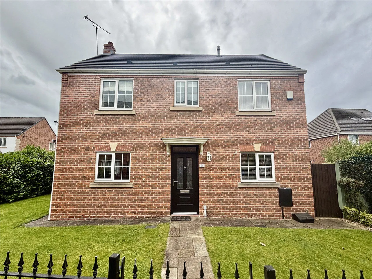 Hornchurch Court, Heywood, OL10, photo 24