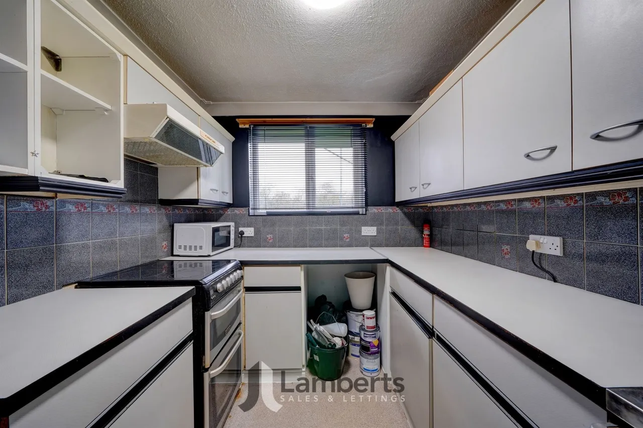 7 Ridgeway Close, Studley, photo 8