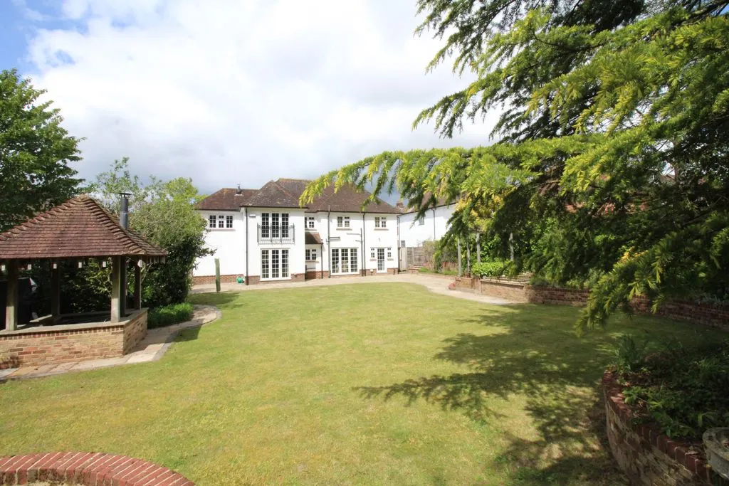 5 bed house to rent, Woodfield Avenue, Hildenborough