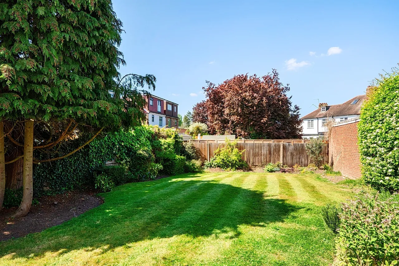 Cheviot Close, Enfield, photo 2