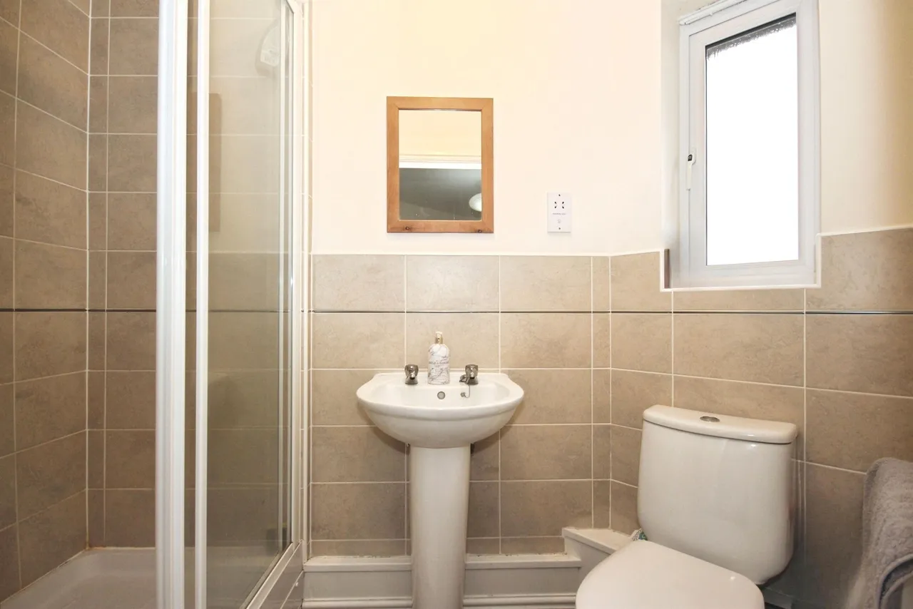 Claypitts Boulevard, Warwick, photo 9