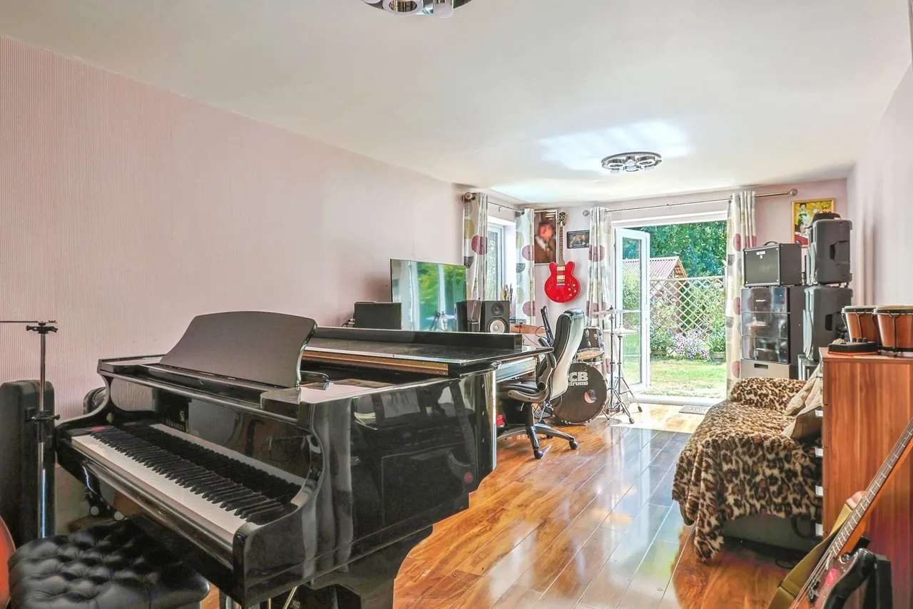 Pitt House Lane, Christchurch, BH23, photo 9