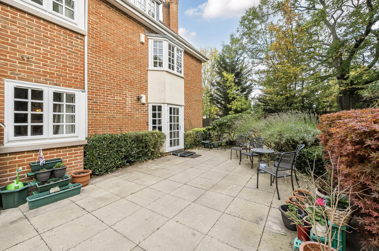 Courtney Place, Terrace Road South, Binfield, Bracknell, RG42 4DP, photo 11