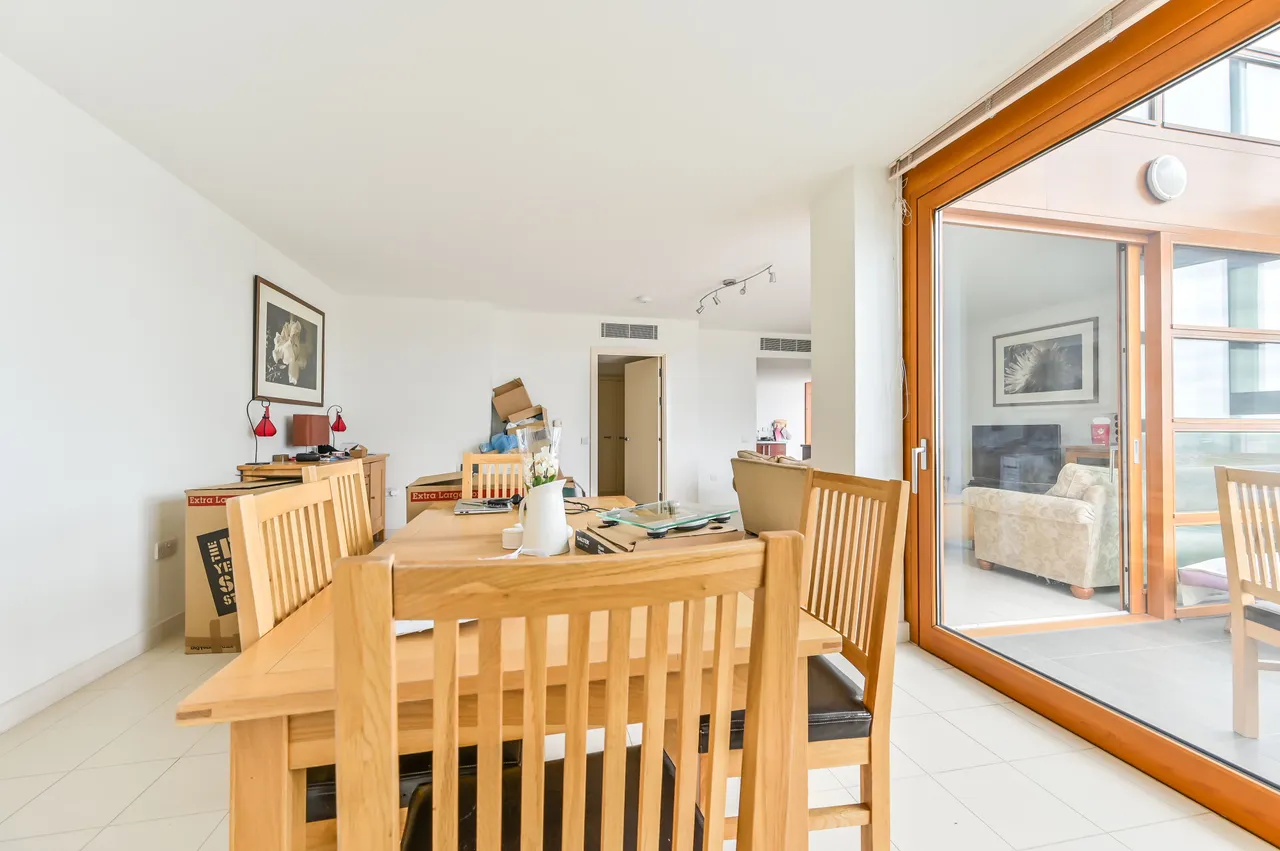 1005 Falcon Wharf, 34 Lombard Road, London, photo 4